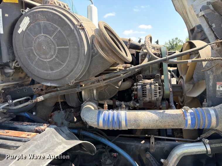 image for item YA4154 2013 Freightliner Columbia semi truck
