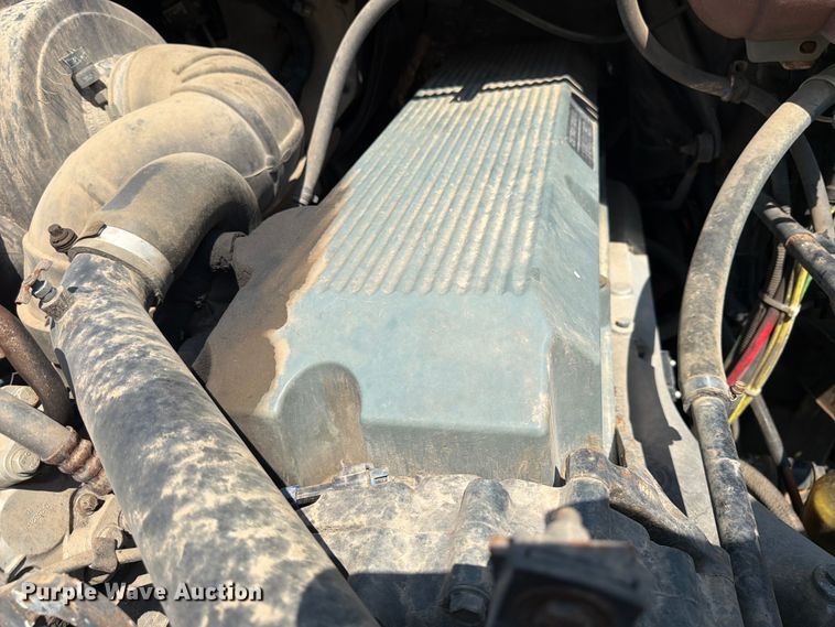 image for item YA4154 2013 Freightliner Columbia semi truck