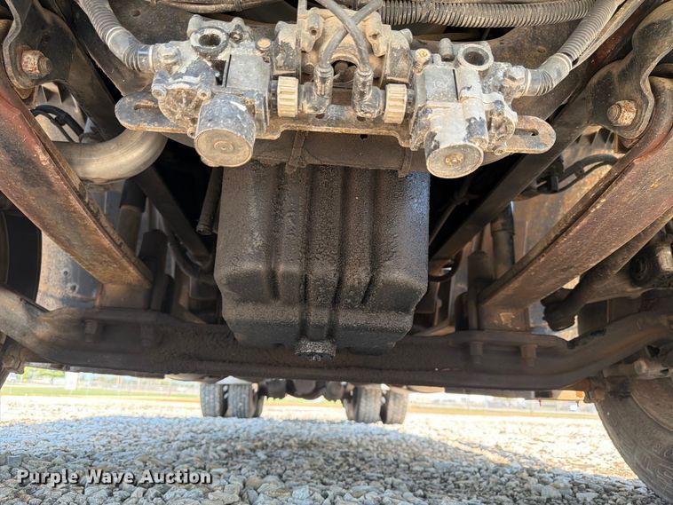 image for item YA4154 2013 Freightliner Columbia semi truck