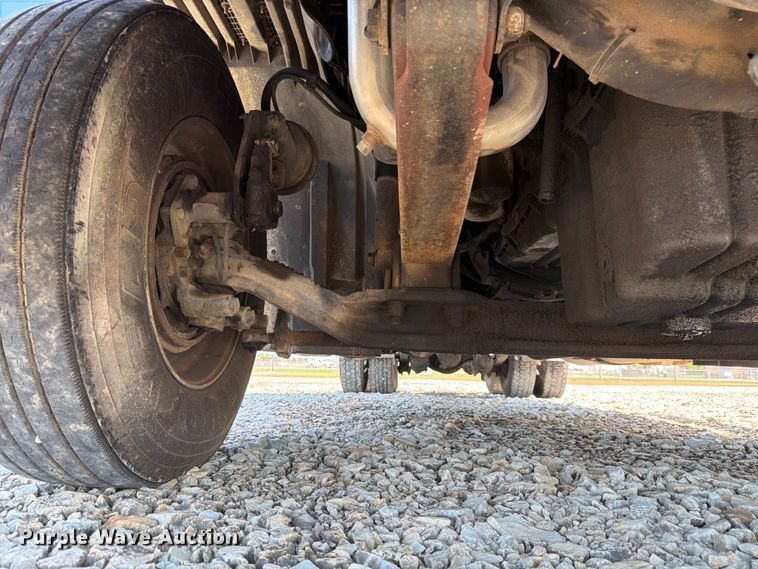 image for item YA4154 2013 Freightliner Columbia semi truck