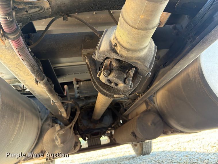 image for item YA4154 2013 Freightliner Columbia semi truck