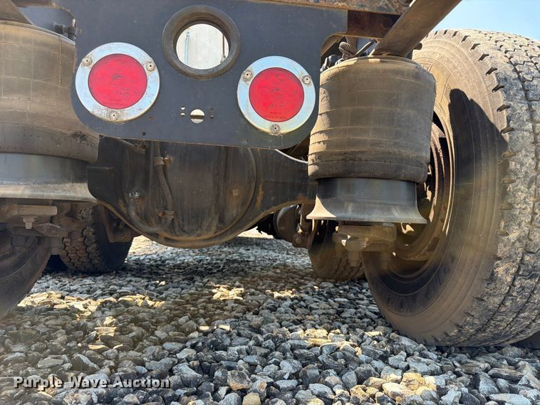 image for item YA4154 2013 Freightliner Columbia semi truck