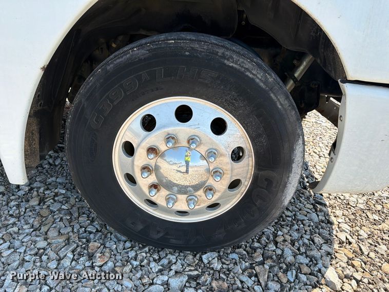 image for item YA4154 2013 Freightliner Columbia semi truck