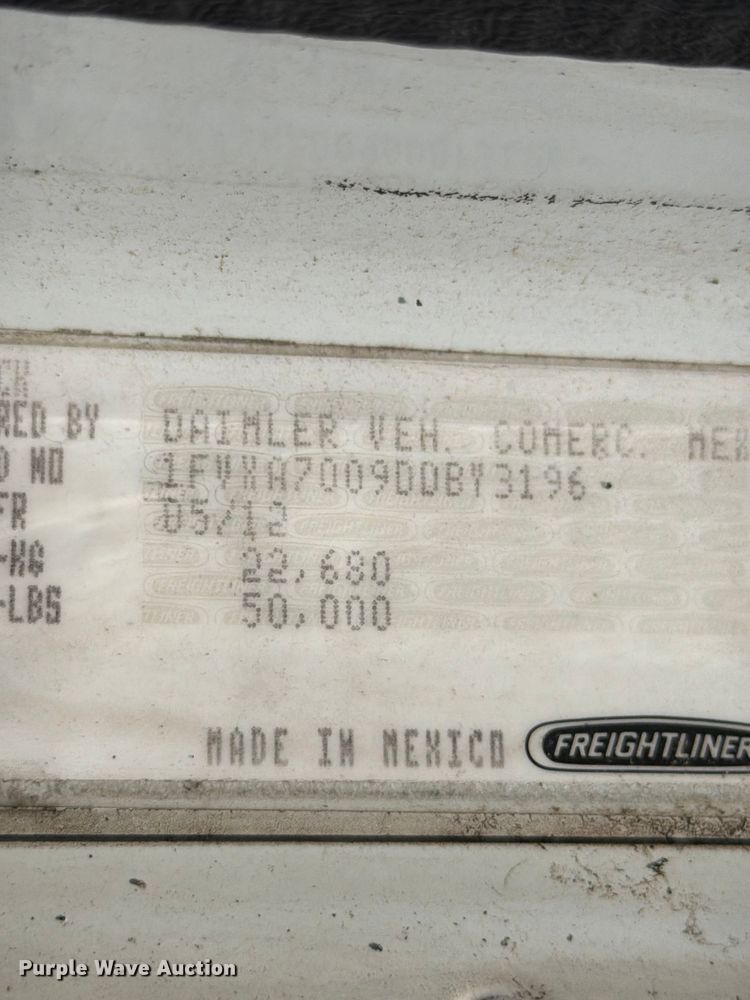 image for item YA4154 2013 Freightliner Columbia semi truck