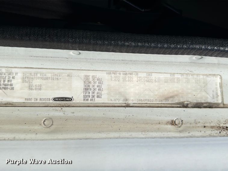 image for item YA4154 2013 Freightliner Columbia semi truck