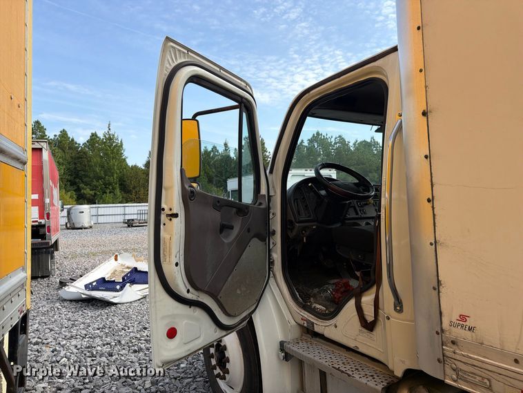 image for item YA4177 2018 Freightliner Business Class M2 box truck