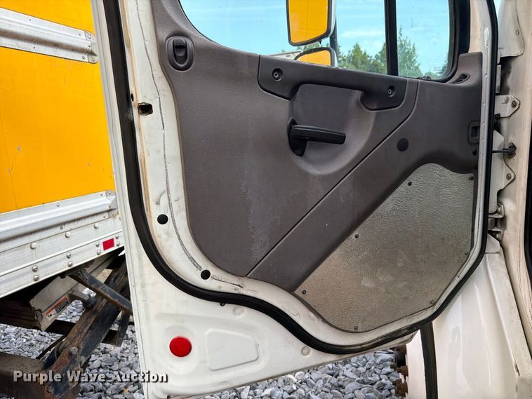 image for item YA4177 2018 Freightliner Business Class M2 box truck