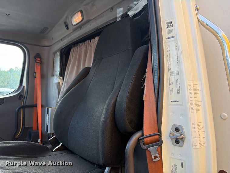 image for item YA4177 2018 Freightliner Business Class M2 box truck