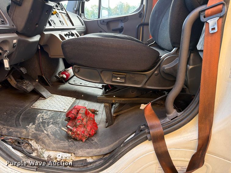 image for item YA4177 2018 Freightliner Business Class M2 box truck
