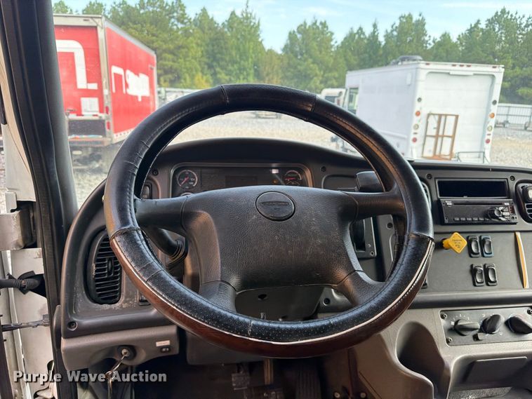image for item YA4177 2018 Freightliner Business Class M2 box truck