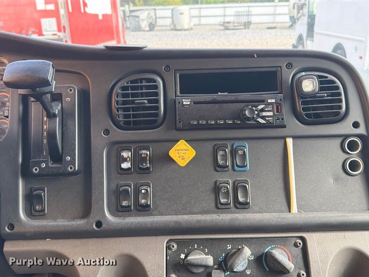 image for item YA4177 2018 Freightliner Business Class M2 box truck
