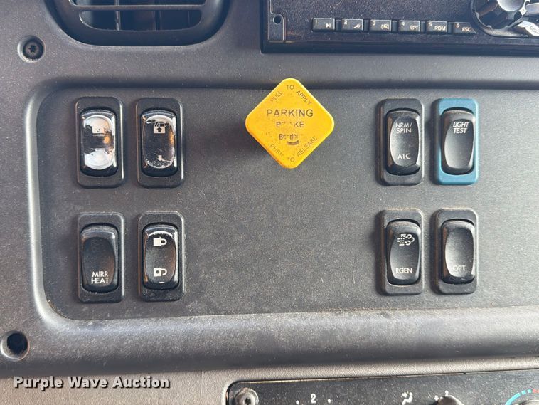 image for item YA4177 2018 Freightliner Business Class M2 box truck