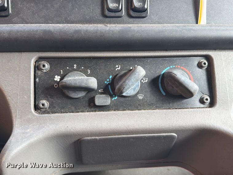 image for item YA4177 2018 Freightliner Business Class M2 box truck