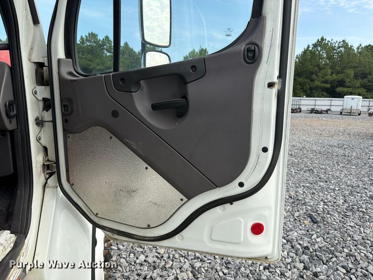 image for item YA4177 2018 Freightliner Business Class M2 box truck