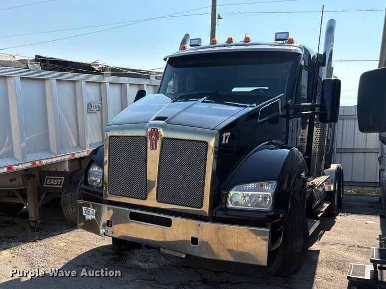 image for item YA4194 2023 Kenworth T880 semi truck