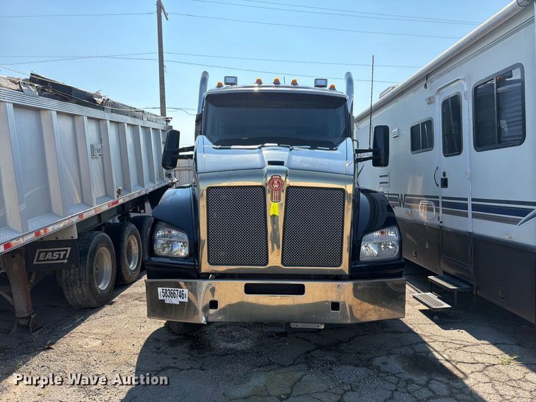 image for item YA4194 2023 Kenworth T880 semi truck