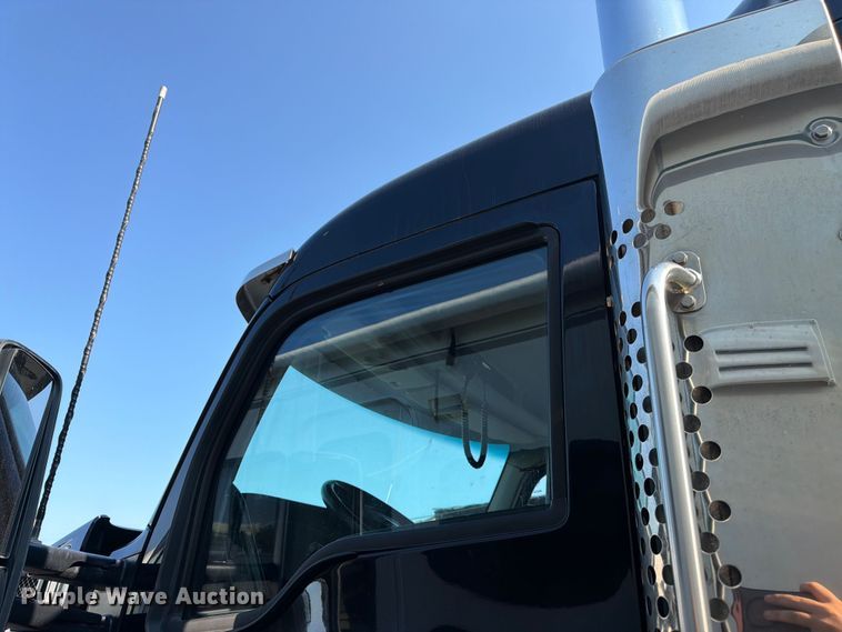 image for item YA4194 2023 Kenworth T880 semi truck