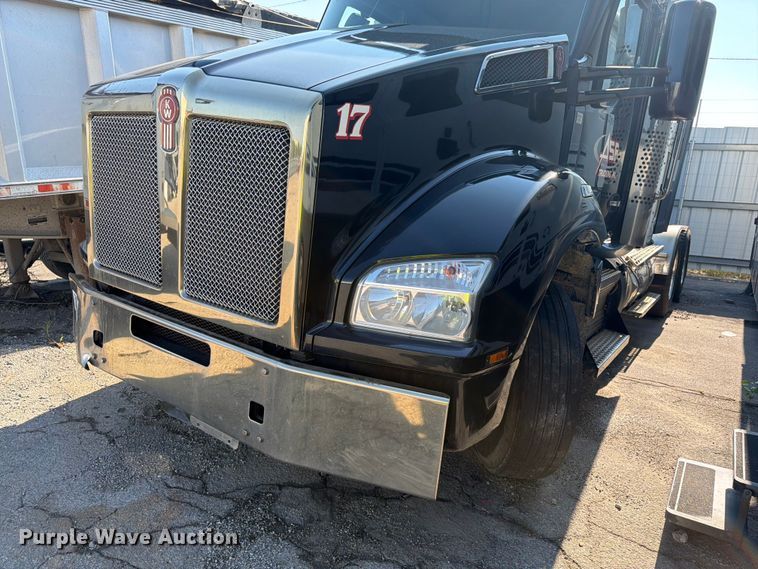 image for item YA4194 2023 Kenworth T880 semi truck