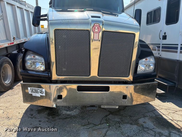 image for item YA4194 2023 Kenworth T880 semi truck