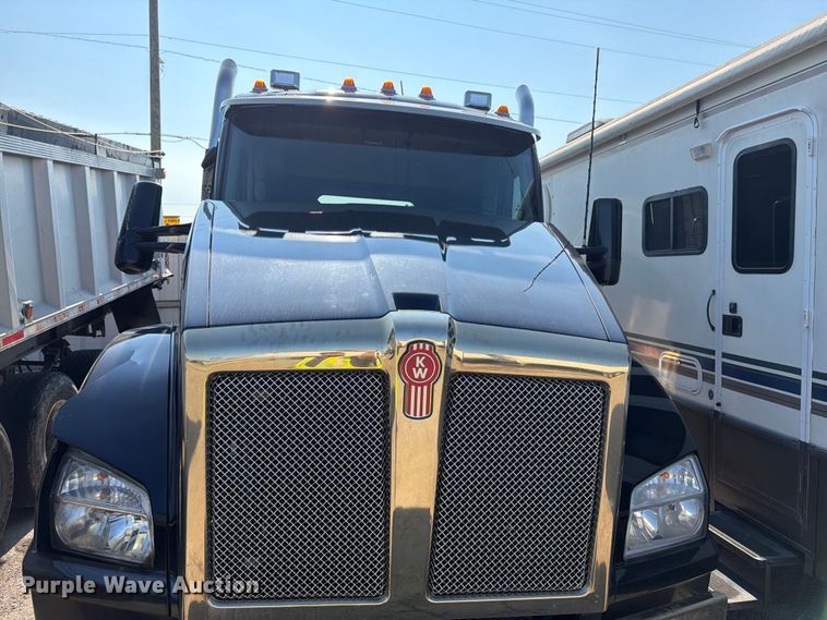 image for item YA4194 2023 Kenworth T880 semi truck