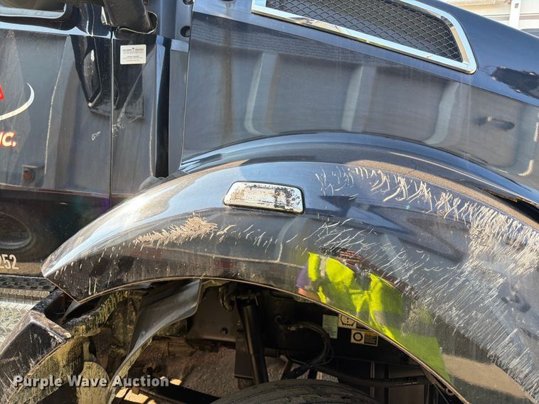 image for item YA4194 2023 Kenworth T880 semi truck