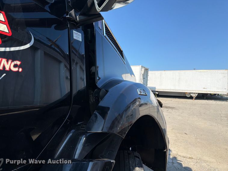 image for item YA4194 2023 Kenworth T880 semi truck