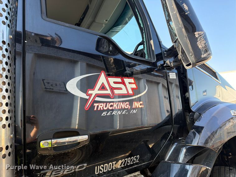 image for item YA4194 2023 Kenworth T880 semi truck