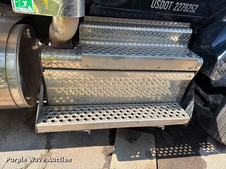 image for item YA4194 2023 Kenworth T880 semi truck