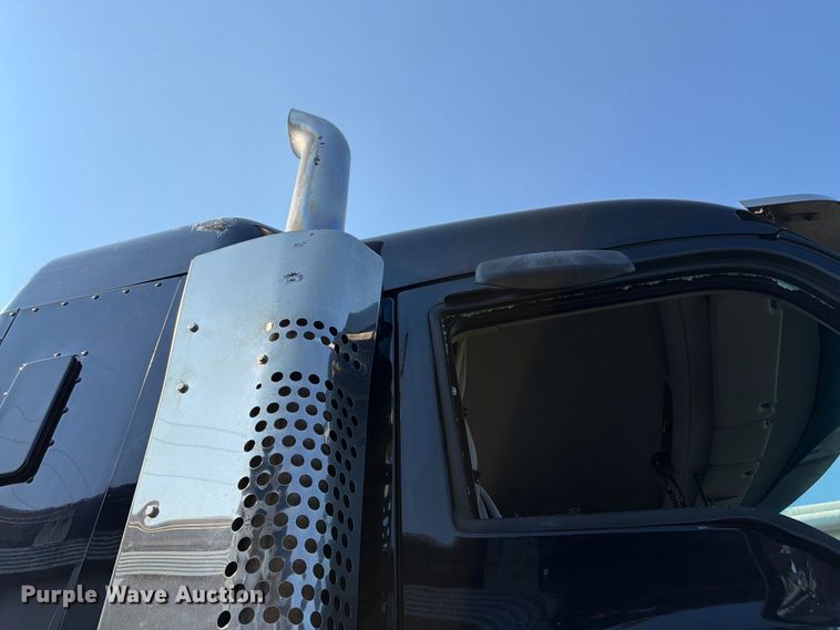 image for item YA4194 2023 Kenworth T880 semi truck