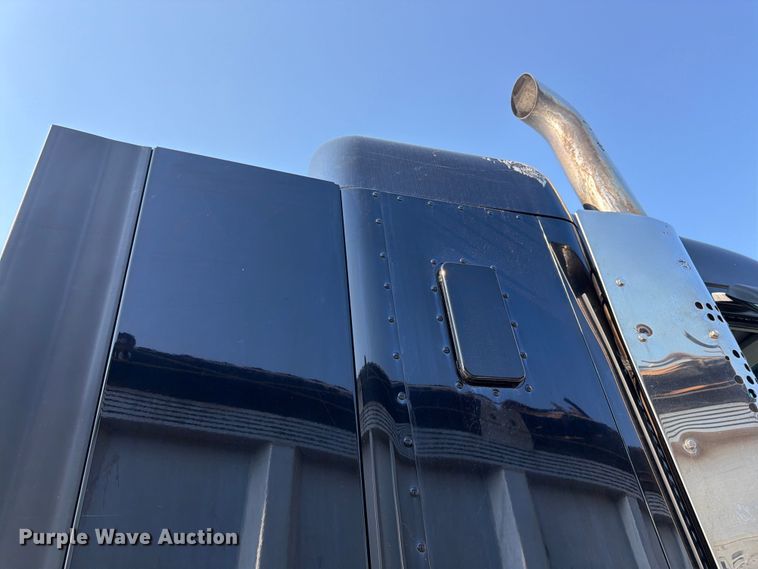 image for item YA4194 2023 Kenworth T880 semi truck
