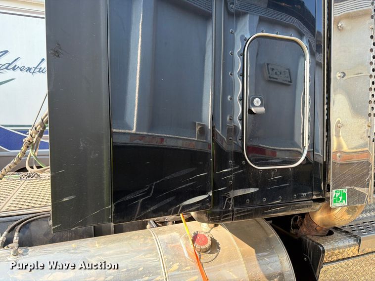image for item YA4194 2023 Kenworth T880 semi truck