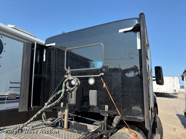 image for item YA4194 2023 Kenworth T880 semi truck