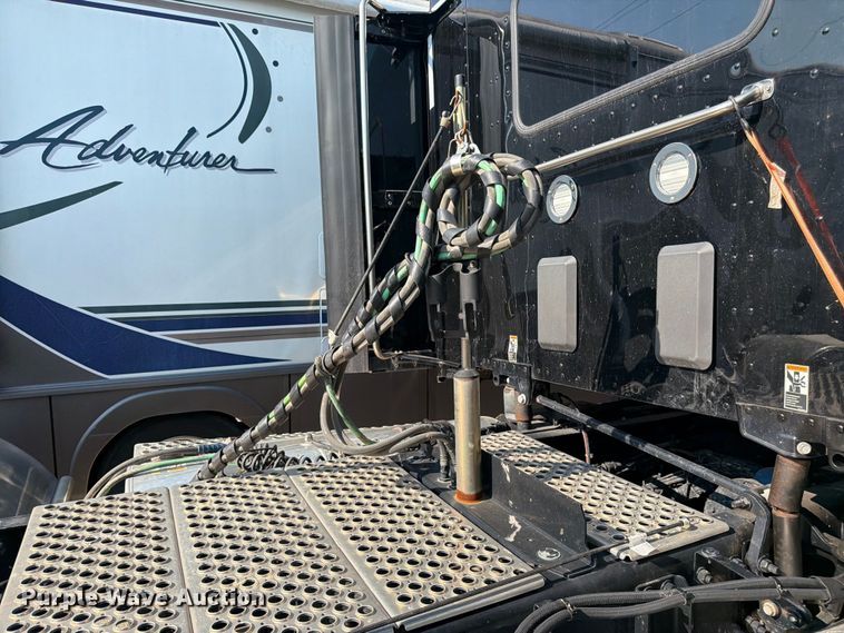 image for item YA4194 2023 Kenworth T880 semi truck