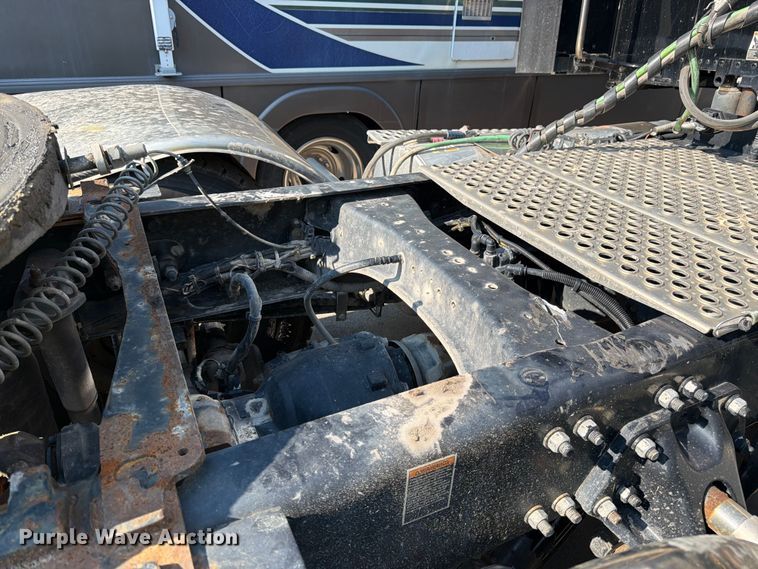image for item YA4194 2023 Kenworth T880 semi truck
