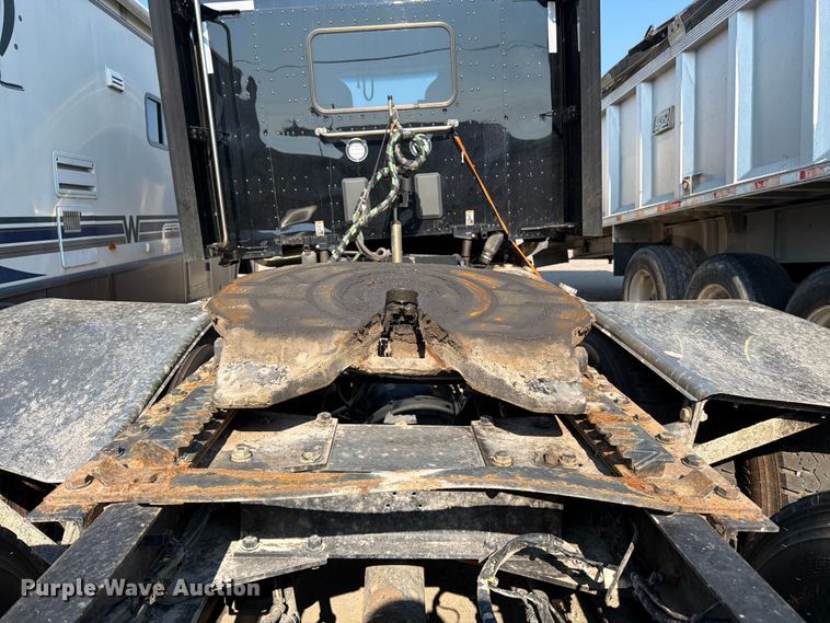 image for item YA4194 2023 Kenworth T880 semi truck