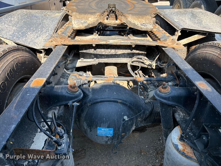 image for item YA4194 2023 Kenworth T880 semi truck
