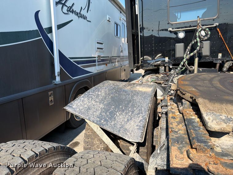 image for item YA4194 2023 Kenworth T880 semi truck