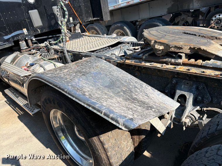 image for item YA4194 2023 Kenworth T880 semi truck