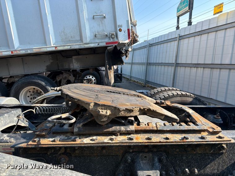 image for item YA4194 2023 Kenworth T880 semi truck