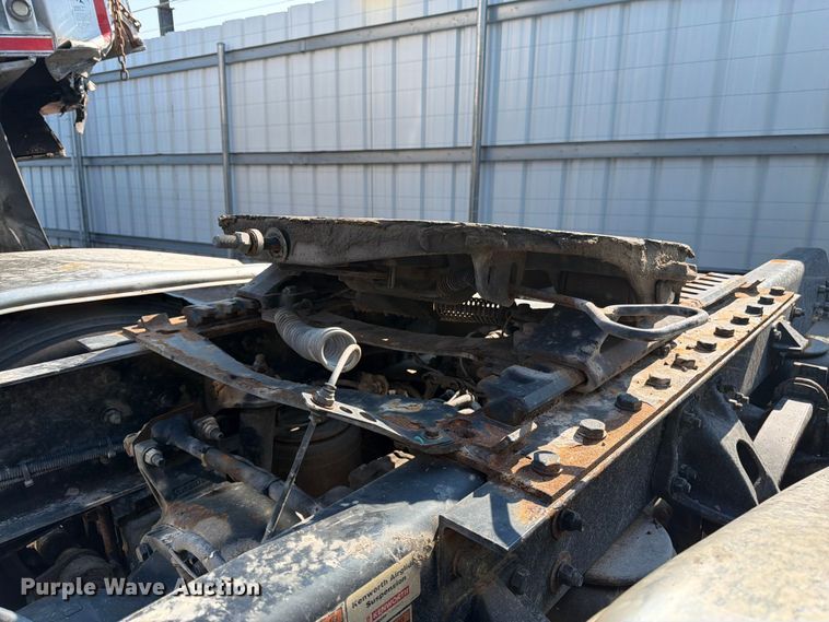 image for item YA4194 2023 Kenworth T880 semi truck