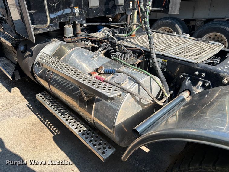 image for item YA4194 2023 Kenworth T880 semi truck