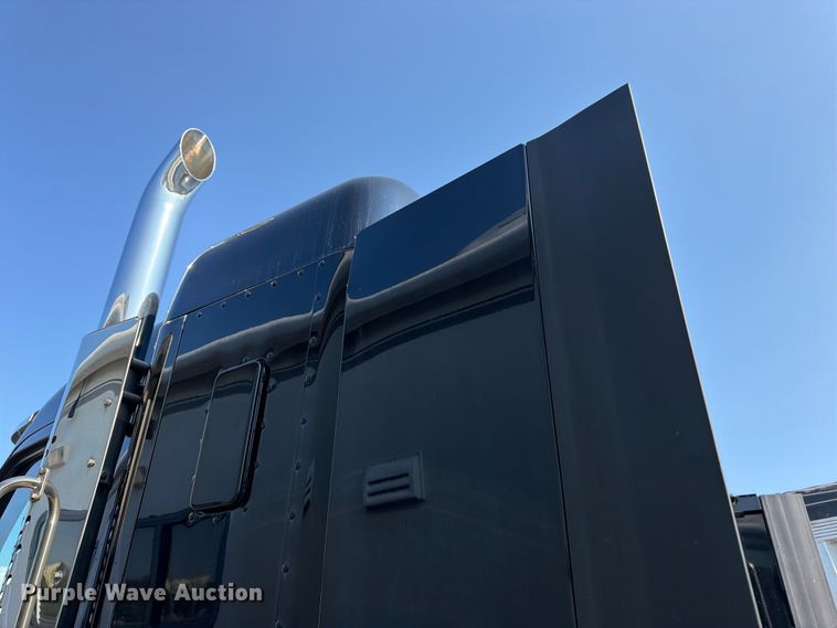 image for item YA4194 2023 Kenworth T880 semi truck