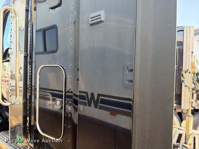 image for item YA4194 2023 Kenworth T880 semi truck