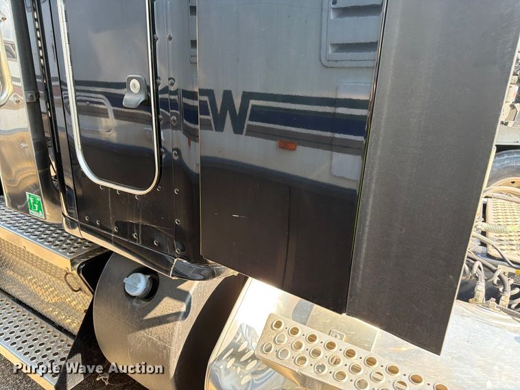 image for item YA4194 2023 Kenworth T880 semi truck