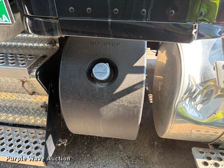 image for item YA4194 2023 Kenworth T880 semi truck
