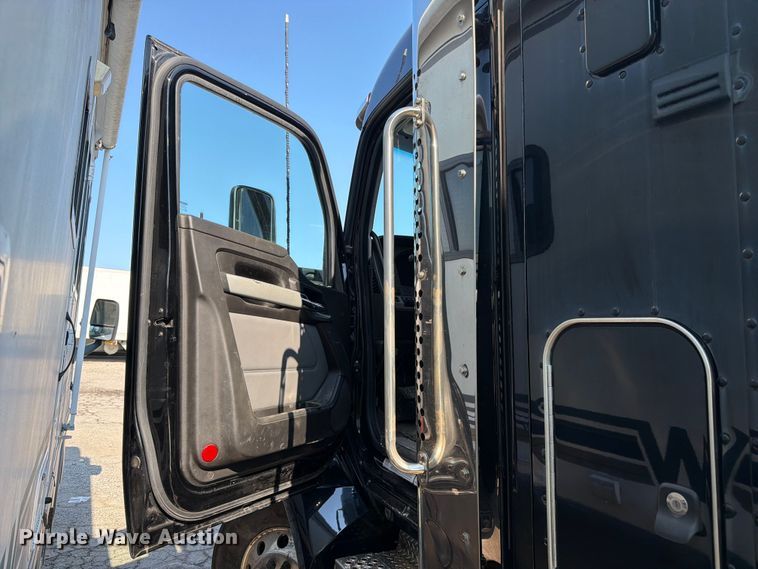 image for item YA4194 2023 Kenworth T880 semi truck