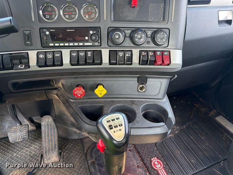 image for item YA4194 2023 Kenworth T880 semi truck