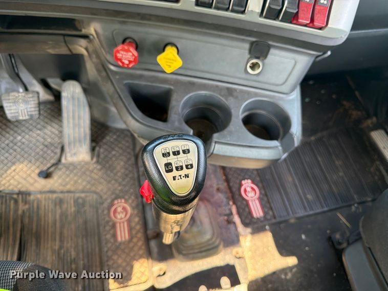 image for item YA4194 2023 Kenworth T880 semi truck