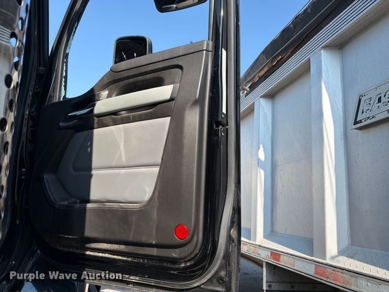 image for item YA4194 2023 Kenworth T880 semi truck