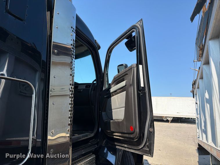 image for item YA4194 2023 Kenworth T880 semi truck